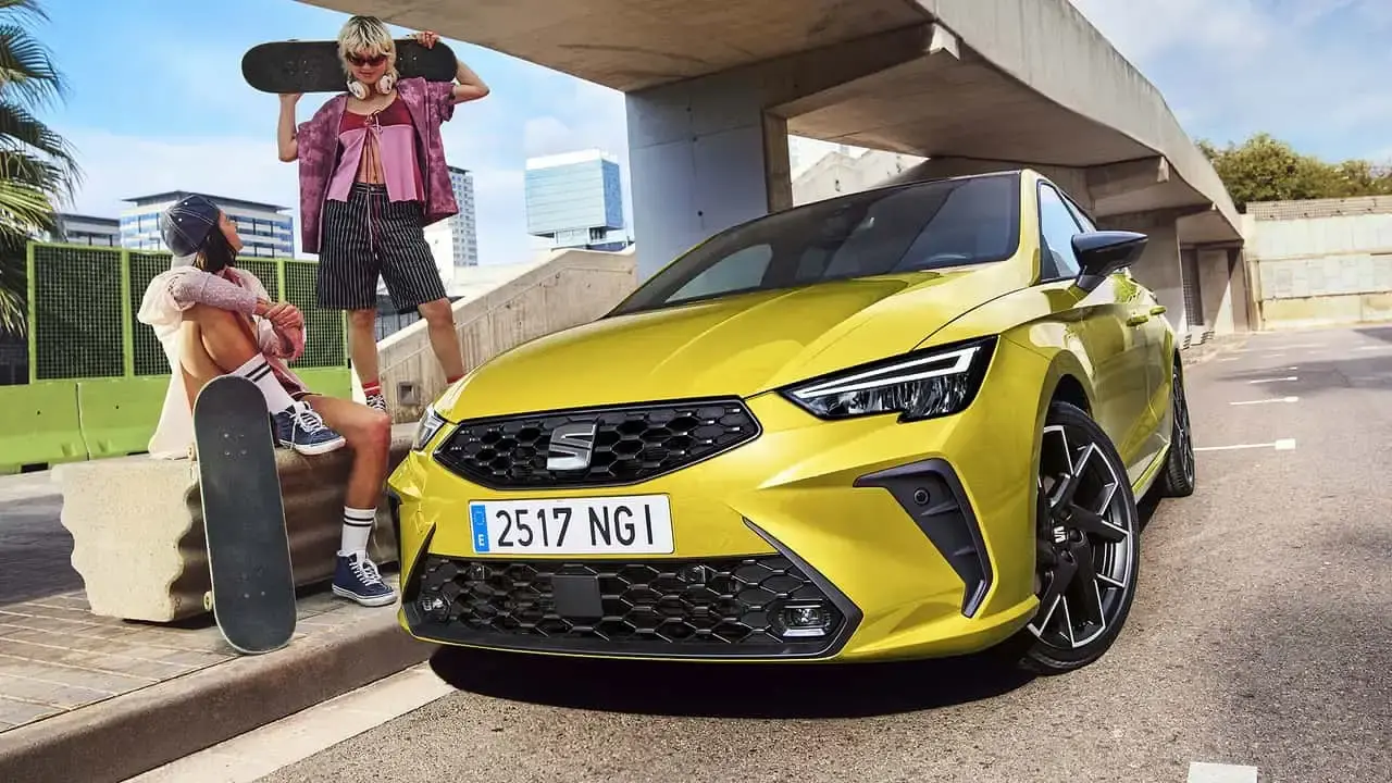 El SEAT Ibiza vuelve a sonreír: regresa el 1.5 TSI y estrena colores para robar miradas